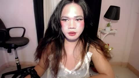 bella_ngo online show from 06/17/26, 02:58