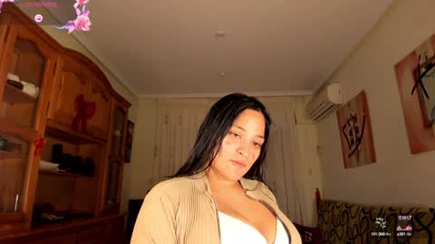 Snapshot of bella_pocahontas3 chatting on 01/08/25, 10:06 bella_pocahontas3 online show from 01/08/25, 10:06