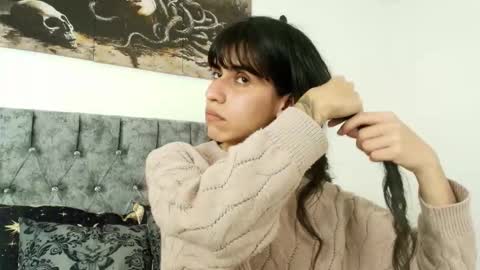 Bella online show from 12/03/25, 01:13