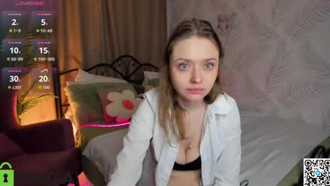 Snapshot of bella_ramsi chatting on 12/22/25, 12:51 Linda Bella online show from 12/22/25, 12:51