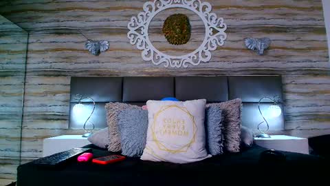 Snapshot of bella_salvatore chatting on 02/12/25, 09:43 online show from 02/12/25, 09:43