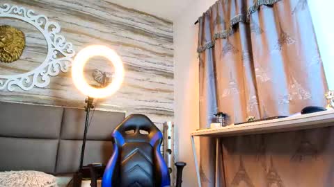 Snapshot of bella_salvatore chatting on 09/21/25, 02:29 online show from 09/21/25, 02:29