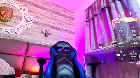 Snapshot of bella_salvatore chatting on 09/26/25, 04:44 online show from 09/26/25, 04:44