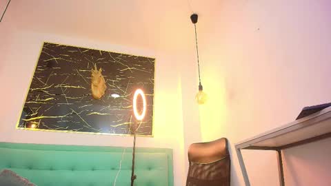 Snapshot of bella_salvatore chatting on 11/23/25, 09:25 online show from 11/23/25, 09:25