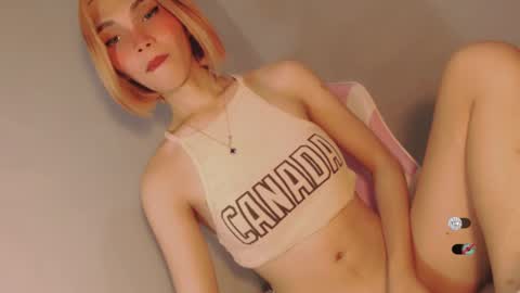 Snapshot of bella_tara chatting on 12/16/24, 10:56 Bella online show from 12/16/24, 10:56