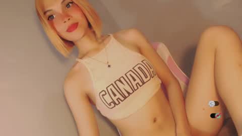 Snapshot of bella_tara chatting on 12/17/24, 08:43 Bella online show from 12/17/24, 08:43