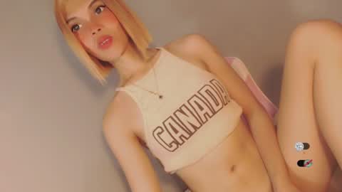 Snapshot of bella_tara chatting on 12/26/24, 03:38 Bella online show from 12/26/24, 03:38