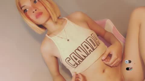 Snapshot of bella_tara chatting on 01/03/25, 12:11 Bella online show from 01/03/25, 12:11