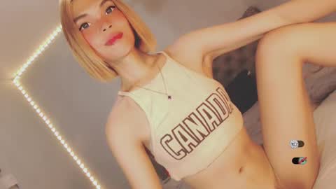 Snapshot of bella_tara chatting on 01/05/25, 04:25 Bella online show from 01/05/25, 04:25