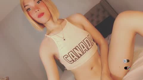 Snapshot of bella_tara chatting on 01/06/25, 08:18 Bella online show from 01/06/25, 08:18