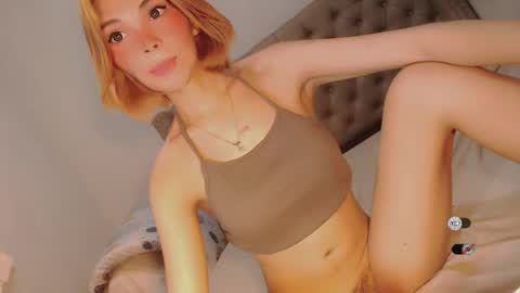 Snapshot of bella_tara chatting on 01/29/25, 11:25 Bella online show from 01/29/25, 11:25