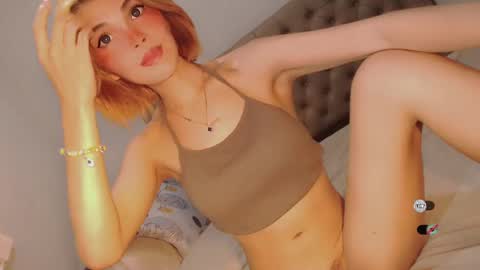 Snapshot of bella_tara chatting on 02/01/25, 08:37 Bella online show from 02/01/25, 08:37