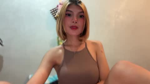 Snapshot of bella_tara chatting on 03/12/25, 08:52 Bella online show from 03/12/25, 08:52