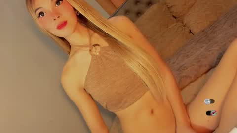 Snapshot of bella_tara chatting on 09/29/25, 03:22 Bella online show from 09/29/25, 03:22