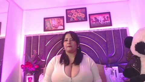 Snapshot of bella_taylor_a chatting on 01/24/25, 12:42  Bella Taylore  online show from 01/24/25, 12:42