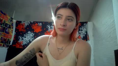 Snapshot of bella_thorne1999 chatting on 07/17/26, 01:23 bella_thorne1999 online show from 07/17/26, 01:23