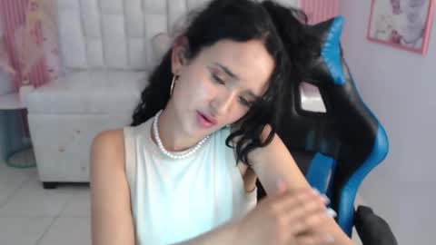 Bella online show from 10/22/25, 10:42