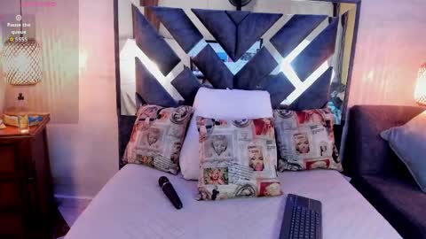 bella_volup online show from 06/04/26, 11:49