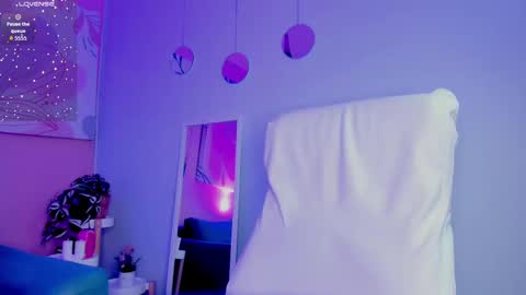 Snapshot of bella_walker_ chatting on 10/01/25, 08:15 BELLA online show from 10/01/25, 08:15