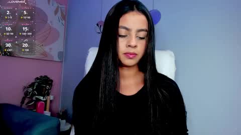 Snapshot of bella_walker_ chatting on 10/05/25, 08:18 BELLA online show from 10/05/25, 08:18