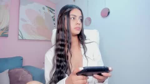 Snapshot of bella_walker_ chatting on 11/15/25, 06:26 BELLA online show from 11/15/25, 06:26