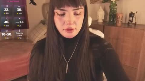 Snapshot of bellaa_miller chatting on 12/18/25, 11:38 Bella online show from 12/18/25, 11:38