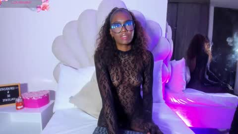 Bella Dajud online show from 09/25/25, 09:35