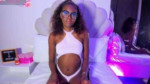 Bella Dajud online show from 09/28/25, 12:05