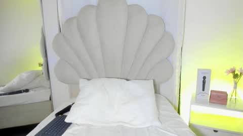 Bella Dajud online show from 03/25/26, 11:55