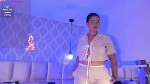 bellaagrace online show from 04/23/26, 08:44