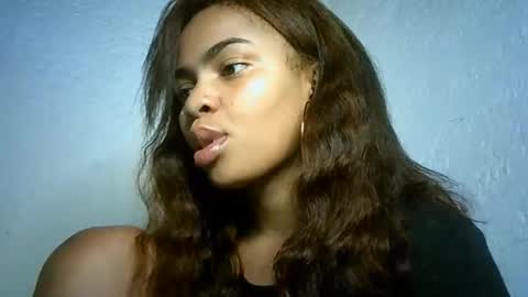 Bella online show from 01/05/25, 01:36