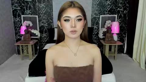 Snapshot of bellabrown_19xxx chatting on 11/05/25, 05:51 Bella online show from 11/05/25, 05:51