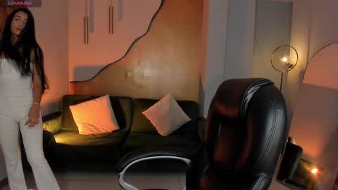  Bella C  online show from 10/23/25, 11:42