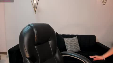  Bella C  online show from 11/12/25, 12:05