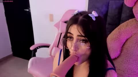 bella cruz online show from 04/16/26, 09:39