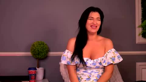 Snapshot of bellaevex chatting on 11/12/25, 07:20 Eva online show from 11/12/25, 07:20