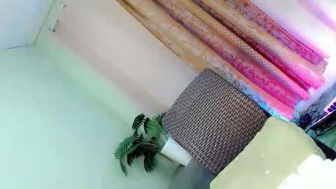 Bella rowt online show from 09/30/25, 02:27