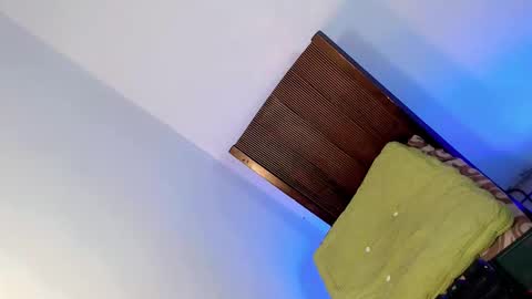 Bella rowt online show from 11/09/25, 02:54