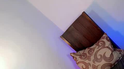 Bella rowt online show from 11/14/25, 02:54