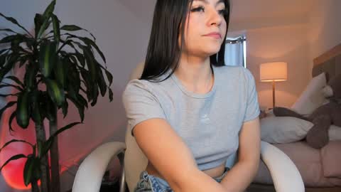 Bella Mia online show from 01/26/25, 09:40