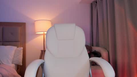 Bella Mia online show from 10/11/25, 03:50