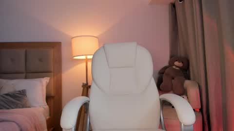 Bella Mia online show from 10/17/25, 03:53