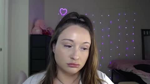 Snapshot of bellamonroee chatting on 01/17/25, 04:49 Bella Monroe online show from 01/17/25, 04:49