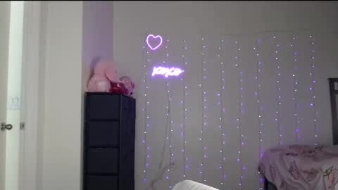 Snapshot of bellamonroee chatting on 01/23/25, 02:44 Bella Monroe online show from 01/23/25, 02:44