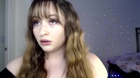 Snapshot of bellamonroee chatting on 02/04/25, 04:26 Bella Monroe online show from 02/04/25, 04:26