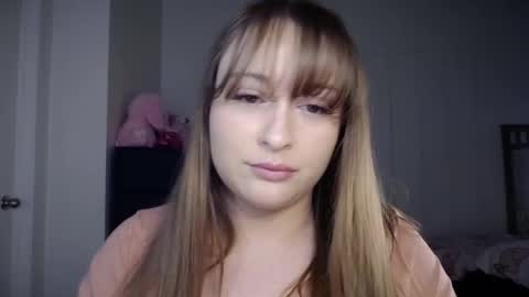 Snapshot of bellamonroee chatting on 02/21/25, 04:40 Bella Monroe online show from 02/21/25, 04:40