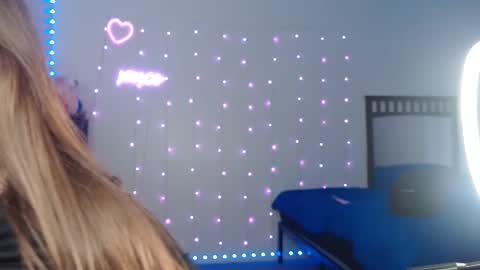 Snapshot of bellamonroee chatting on 02/23/25, 07:44 Bella Monroe online show from 02/23/25, 07:44