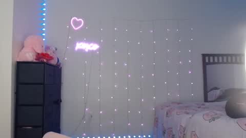 Snapshot of bellamonroee chatting on 02/26/25, 08:15 Bella Monroe online show from 02/26/25, 08:15