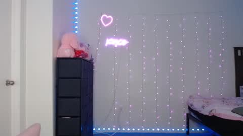 Snapshot of bellamonroee chatting on 03/10/25, 03:56 Bella Monroe online show from 03/10/25, 03:56