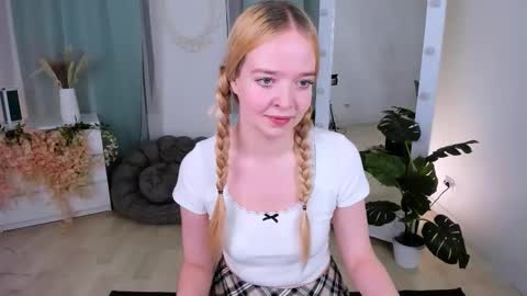 Bella online show from 11/04/25, 10:42